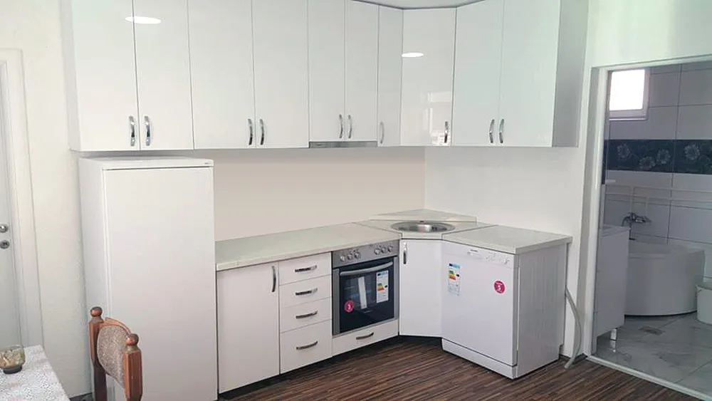 Kuhinja 10 — kuhinja, Kičma Trans